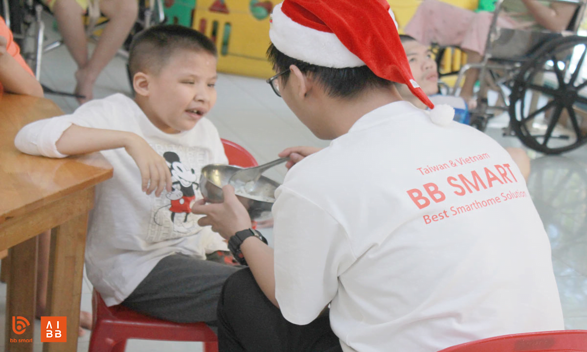 Taking care of children at Thien Phuoc facility